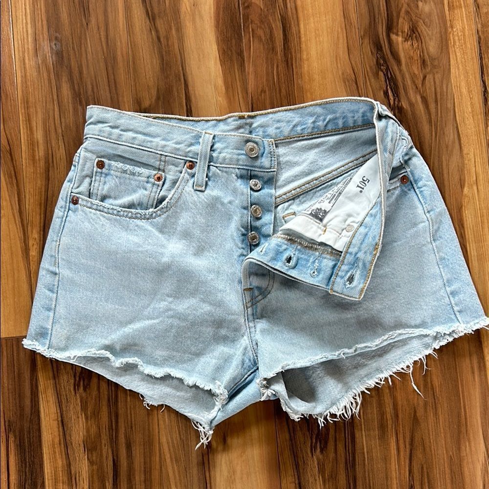 Levi's 501 Light Wash Jean Shorts - Picture 3 of 8